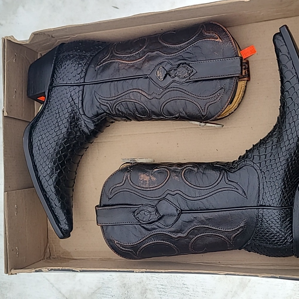 Beautiful black Western Cowgirl Boots Size 7